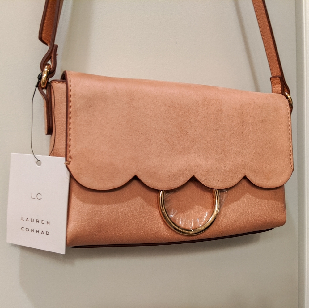 Lauren Conrad, cream scalloped purse